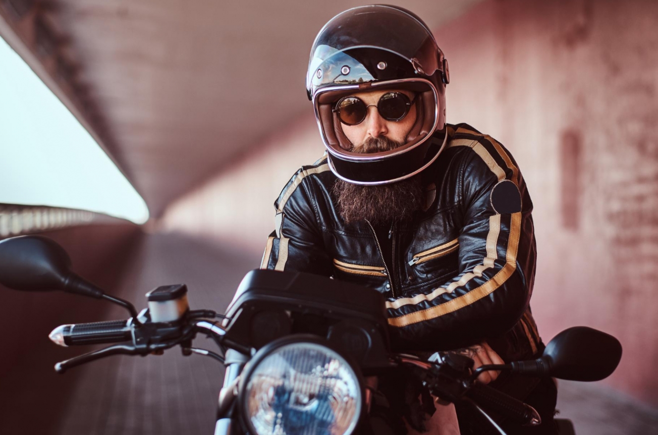 Niezwykłe zdarzenie na ulicach Lęborka: Motocyklista ucieka po potrąceniu przechodnia