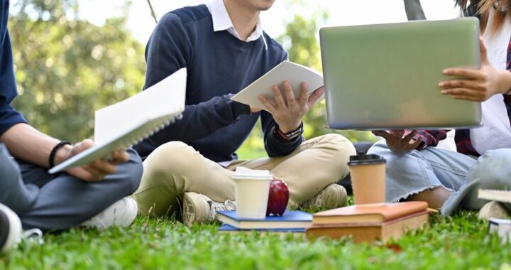 moc-literatury-w-m--odzie--owym-klubie-ksi----ki---auto-3484