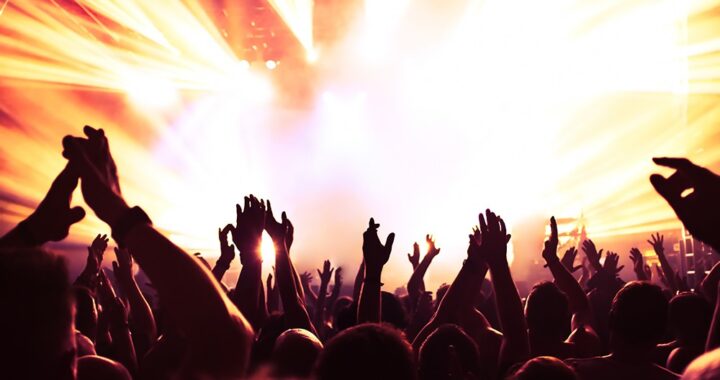 seniorzy-w-fregacie--komedia-o-mi--o--ci-i-niespod-auto-1784