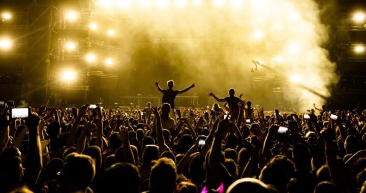 wiecz--r-kabaretowy-pod-kapeluszem--humor-i-nostal-auto-1802