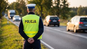 14-latek na elektrycznym motorowerze, mandat dla matki